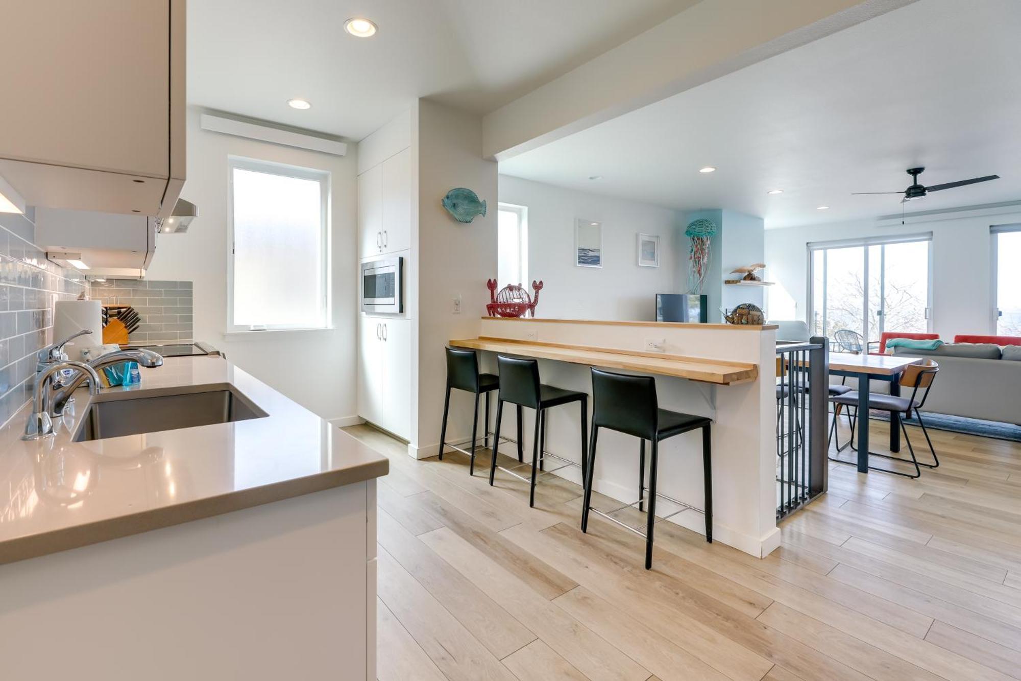 Scenic Depoe Bay Townhome With Deck Less Than 1 Mi To Parks! Bagian luar foto