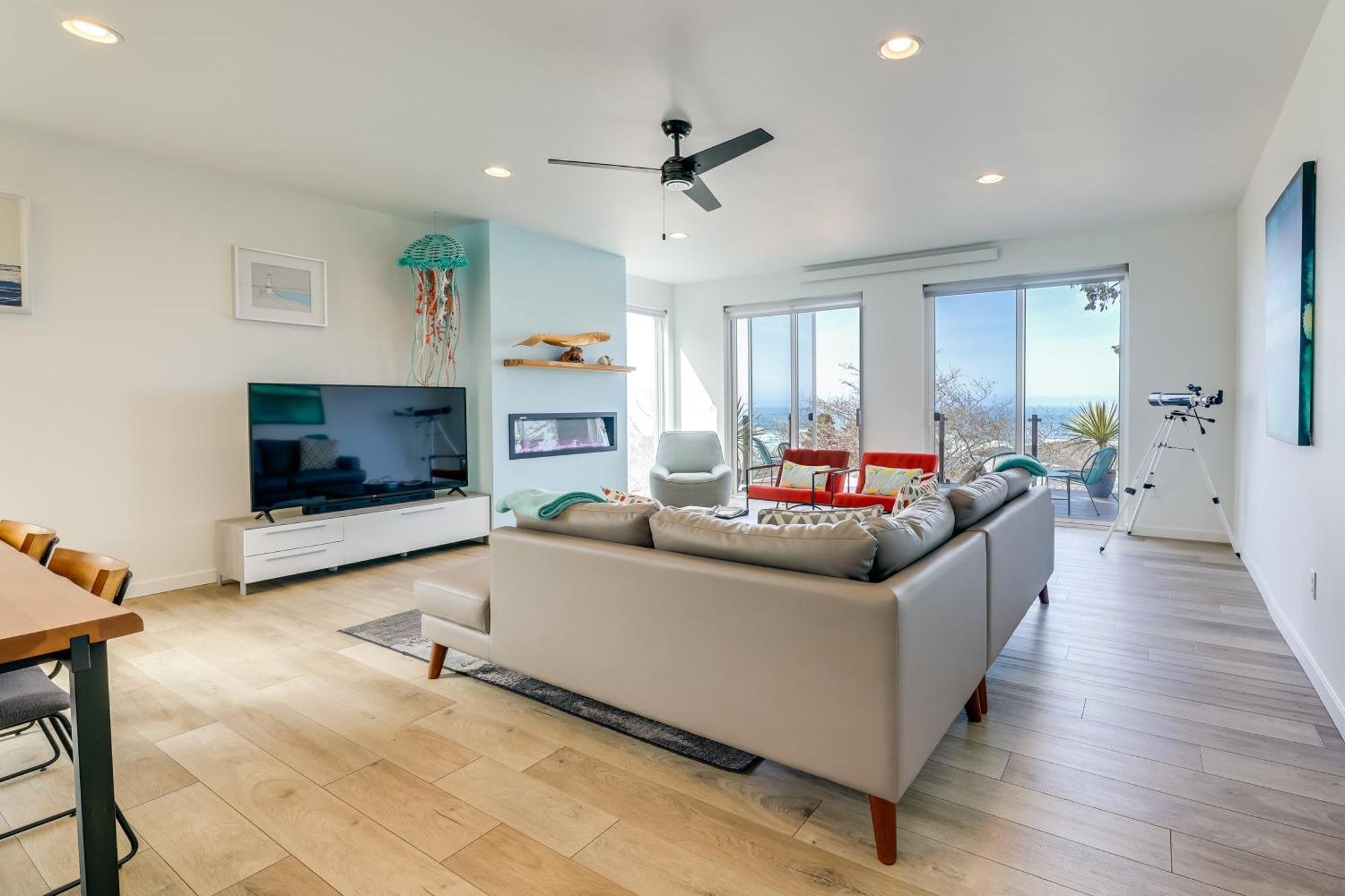 Scenic Depoe Bay Townhome With Deck Less Than 1 Mi To Parks! Bagian luar foto